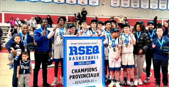 Le programme d’excellence de basketball brille aux finales régionales et provinciales